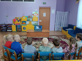 Беседа в старшей группе «Правила безопасного передвижения на роликах, велосипеде и самокате». Беседа в старшей группе «Правила безопасного передвижения на роликах, велосипеде и самокате».